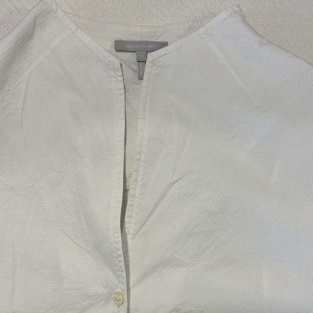 Elegant White Textured Blouse - Picture 5 of 15